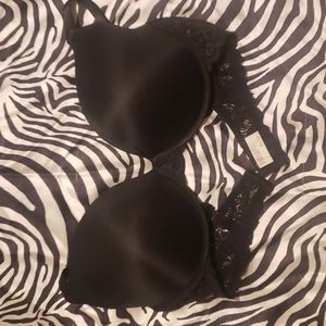 Black Maidenform bra